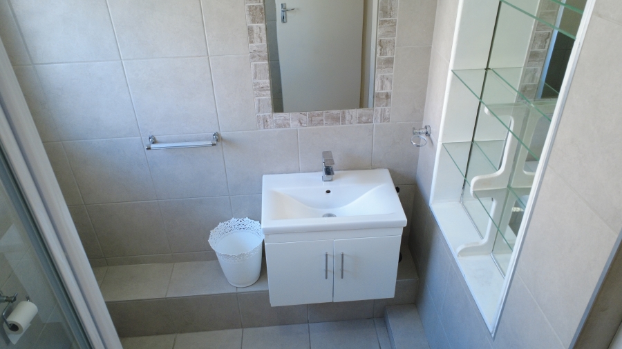 To Let 2 Bedroom Property for Rent in Zonnebloem Western Cape